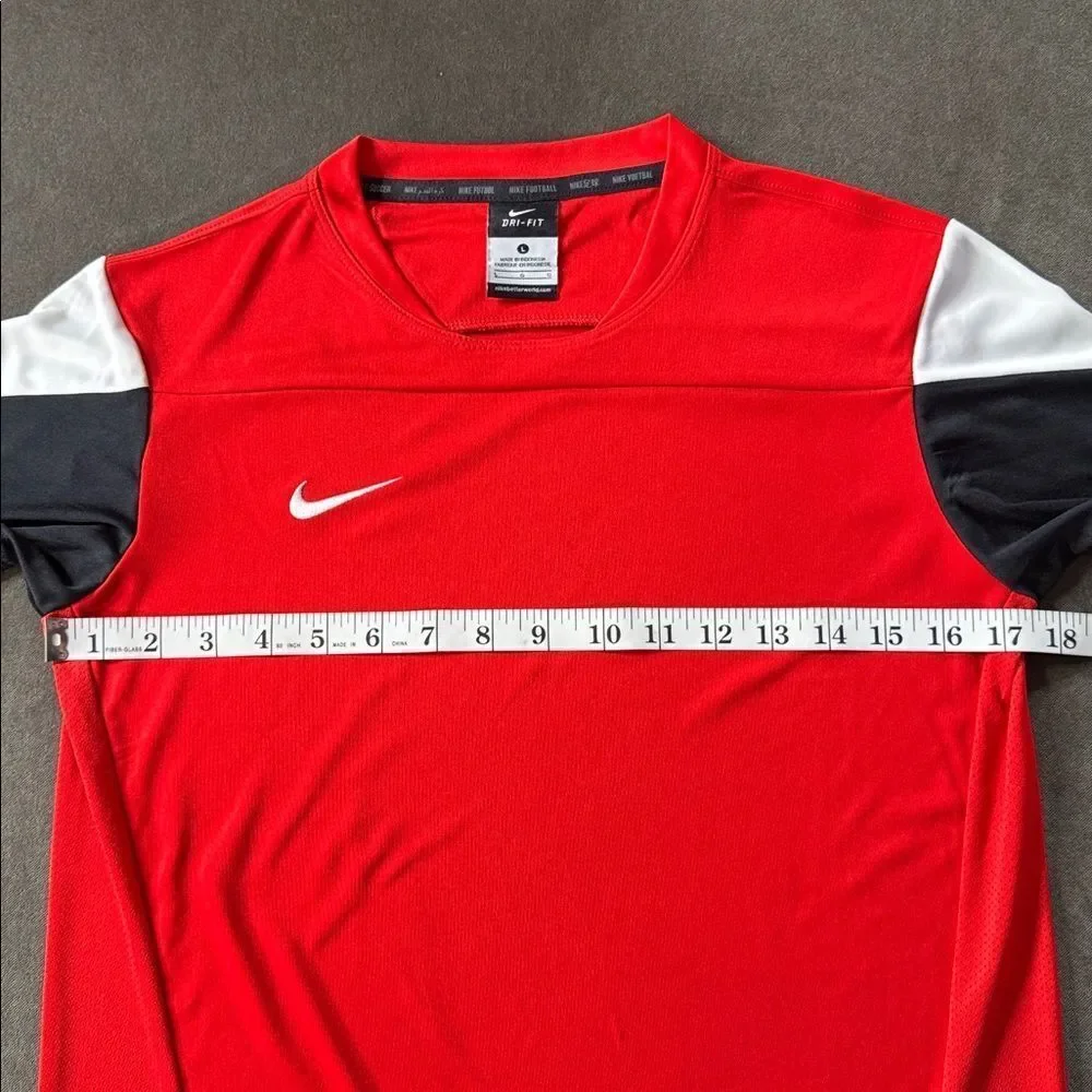 Nike Boys Youth Squad 14 Workout Top Short Sleeve Dri-Fit Crew Neck Size L NWOT